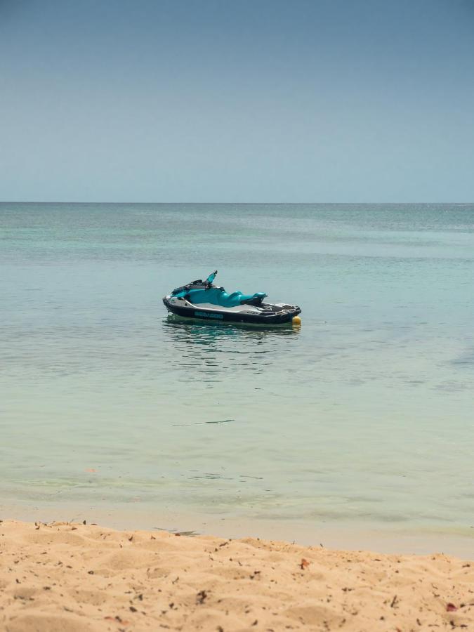 Studio Jacuzzis Et Piscine Au Centre Ville De Port-Louis Luaran gambar