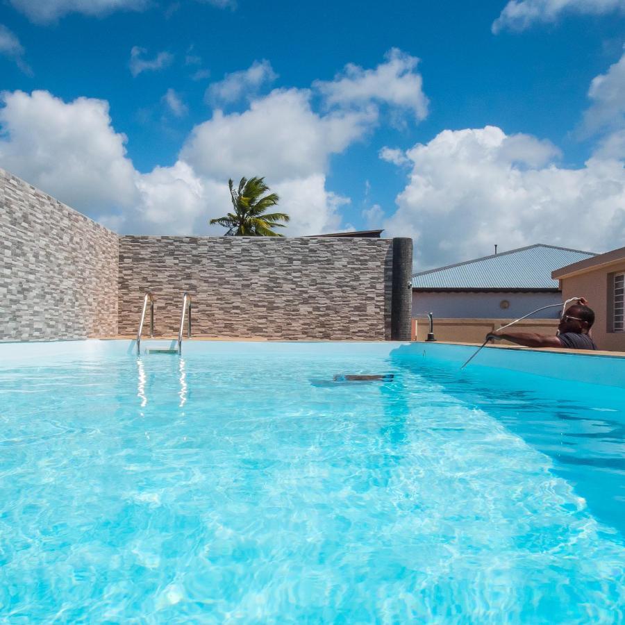 Studio Jacuzzis Et Piscine Au Centre Ville De Port-Louis Luaran gambar