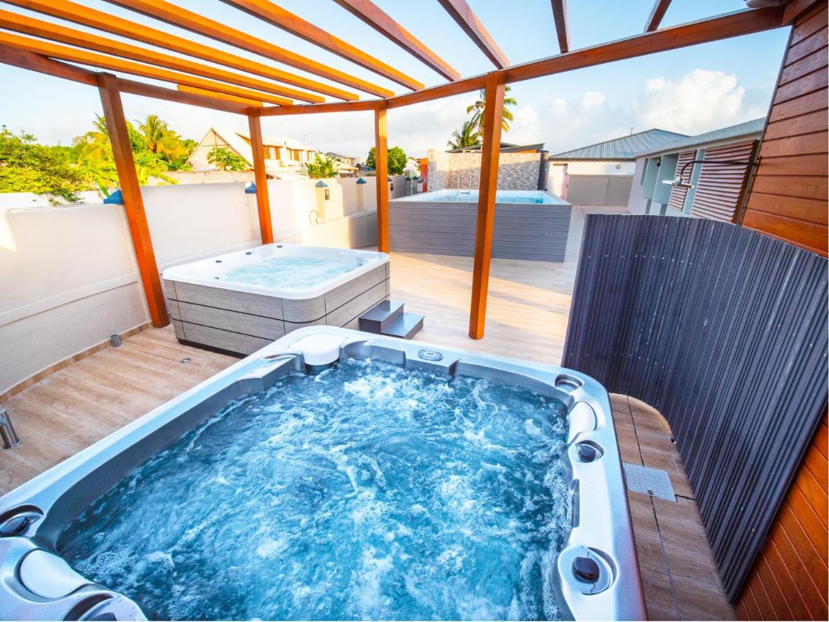 Studio Jacuzzis Et Piscine Au Centre Ville De Port-Louis Luaran gambar