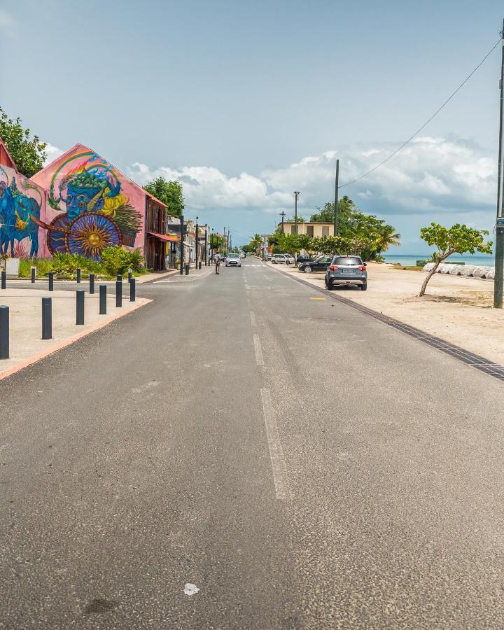 Studio Jacuzzis Et Piscine Au Centre Ville De Port-Louis Luaran gambar