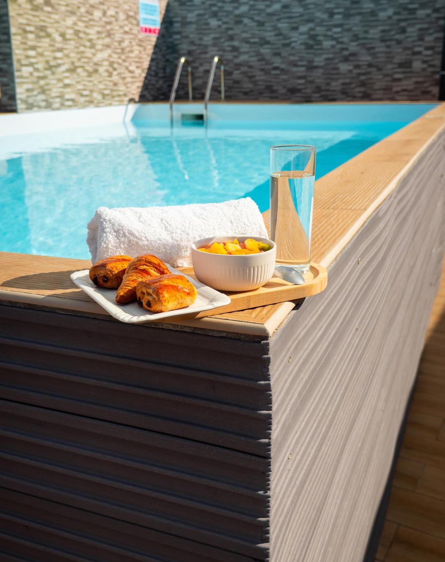 Studio Jacuzzis Et Piscine Au Centre Ville De Port-Louis Luaran gambar